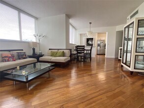 6422 Collins Ave in Miami Beach, FL - Building Photo - Building Photo