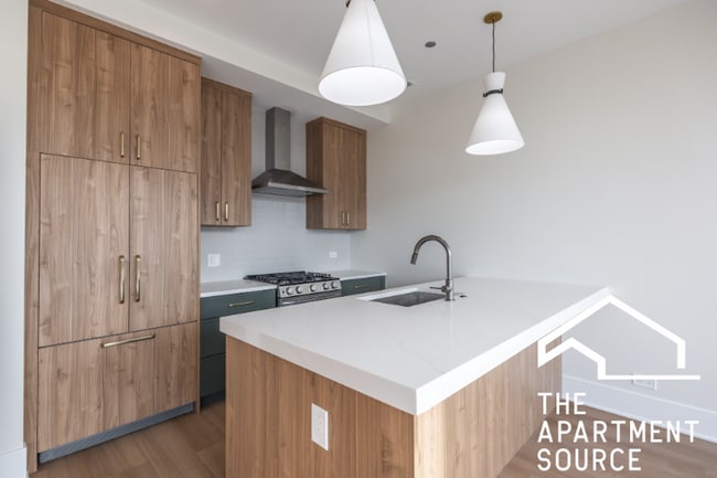 property at 1620 W Grand Ave