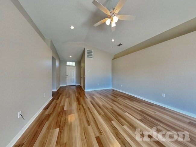 77 Lake Ring Dr in Winter Haven, FL - Foto de edificio - Building Photo