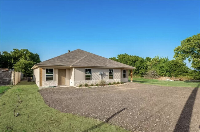 151 Water St in Milford, TX - Building Photo - Building Photo