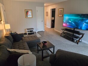 1228 S 3rd St, Unit C in Mount Vernon, WA - Foto de edificio - Building Photo