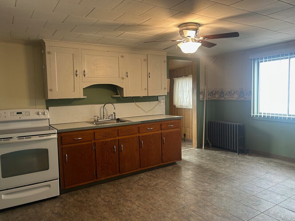 63 Miner St, Unit 63 miner in Hudson, PA - Foto de edificio