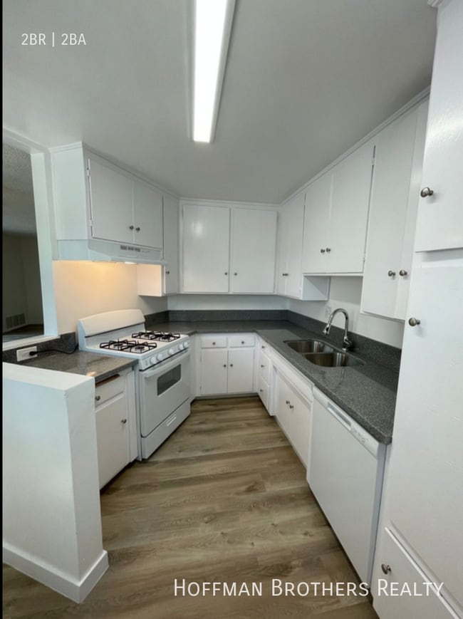 6039 Whitsett Ave, Unit 310