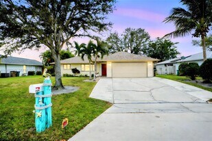 2304 SE 8th Terrace in Cape Coral, FL - Building Photo