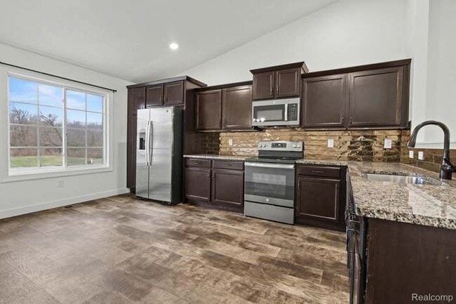 529 Swan River Dr in Benton Harbor, MI - Building Photo - Building Photo