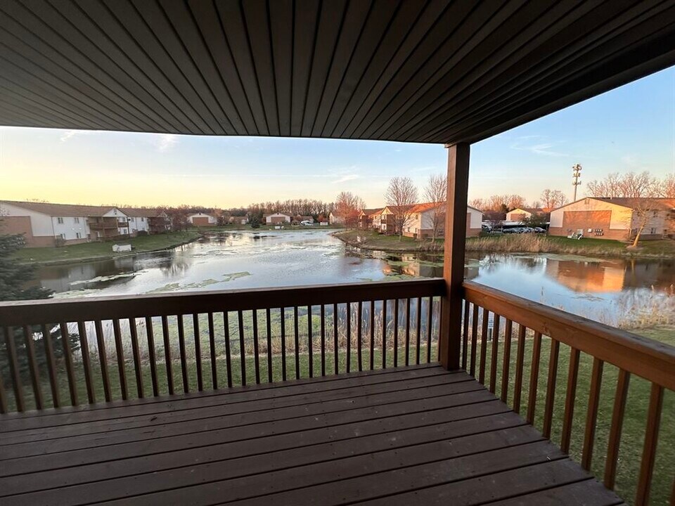 45922 Purple Sage Ct in Belleville, MI - Building Photo