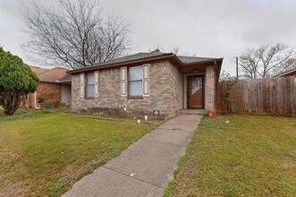 2320 Markland St in Irving, TX - Building Photo - Building Photo