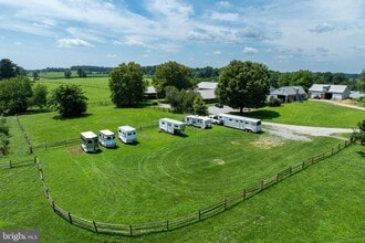 1560 W Doe Run Rd in Kennett Square, PA - Building Photo - Building Photo