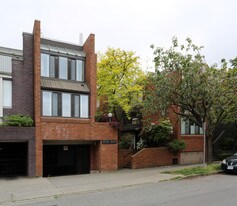 838-848 W 7th Ave in Vancouver, BC - Building Photo
