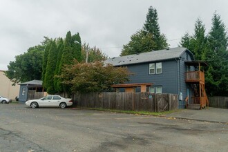 11th Avenue Rooms in Longview, WA - Foto de edificio - Building Photo