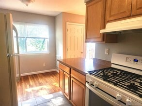 18 Pavilion Ridge Way in Suffern, NY - Building Photo - Building Photo