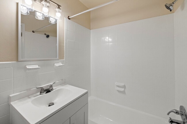 101 North Ripley Apartments in Alexandria, VA - Building Photo - Interior Photo