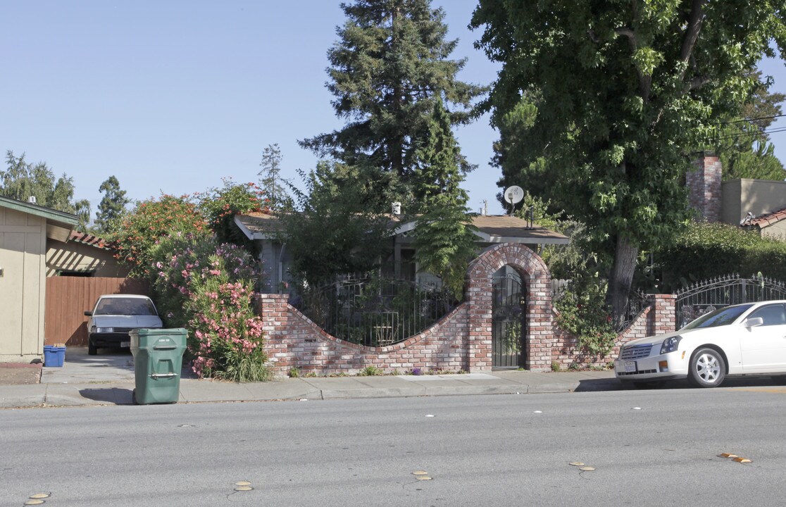 1344 Jefferson Ave in Redwood City, CA - Building Photo