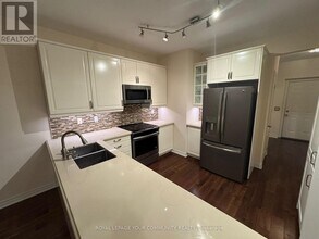 12 Pegasus Dr in Richmond Hill, ON - Building Photo - Building Photo