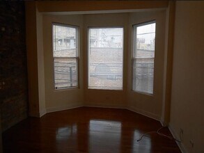 850 W Fletcher St, Unit 2R in Chicago, IL - Foto de edificio - Building Photo