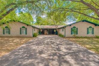 4705 Sagebrush Cir in Austin, TX - Building Photo - Building Photo