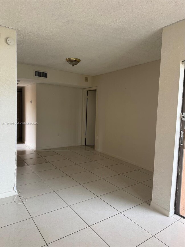 17650 NW 68th Ave in Hialeah, FL - Building Photo - Building Photo