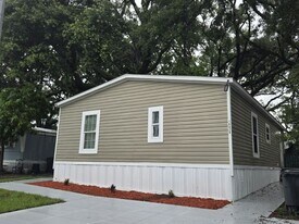 10826 Bryan Rd in Tampa, FL - Building Photo