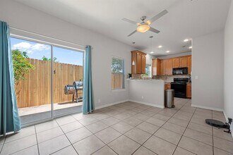 7312 E Ben White Blvd in Austin, TX - Building Photo - Building Photo
