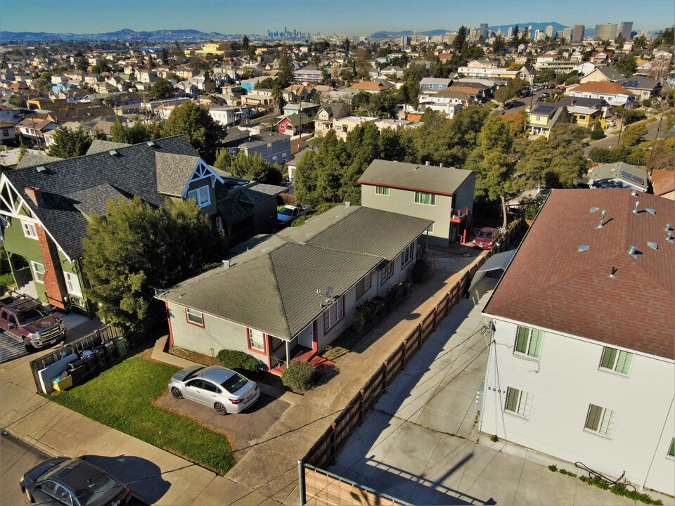 2501 Grande Vista Ave in Oakland, CA - Building Photo