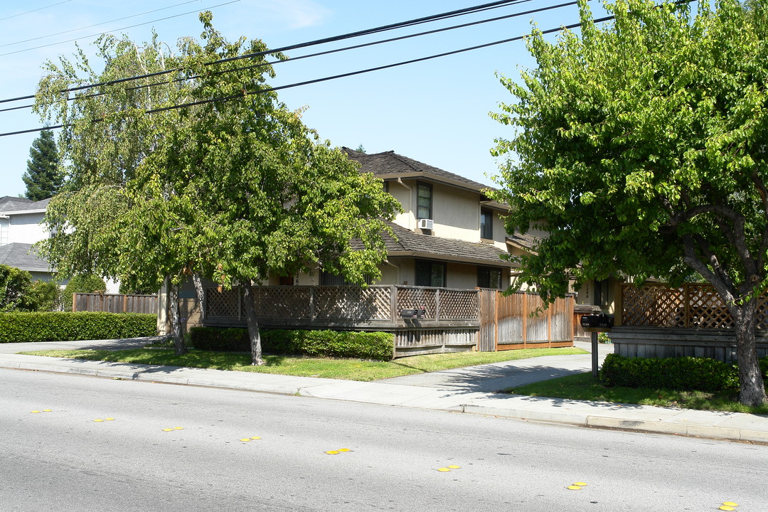 1260 Redwood Ave in Redwood City, CA - Building Photo