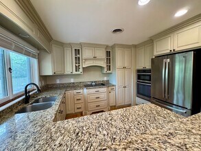 732 Hillgate Rd in Paducah, KY - Foto de edificio - Building Photo