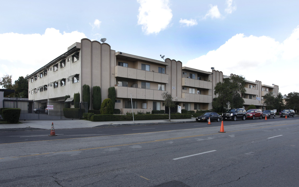 Coldwater Canyon Apartments in North Hollywood, CA - Foto de edificio