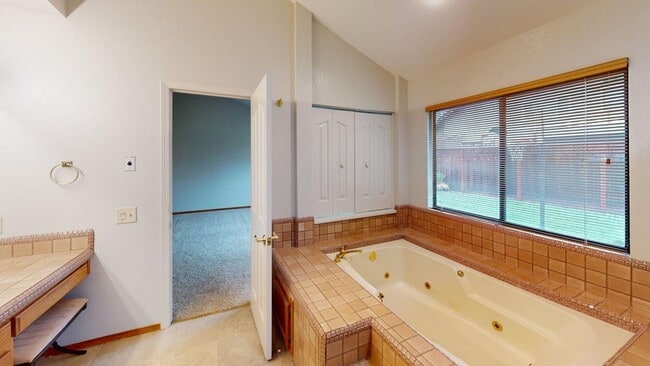 206 Lea St in Windsor, CA - Building Photo - Building Photo