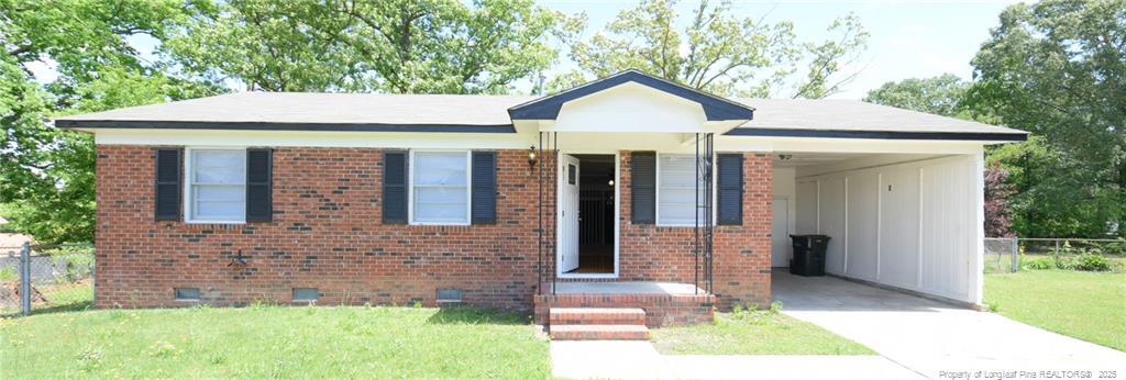 5330 Plateau Ct in Fayetteville, NC - Foto de edificio