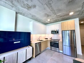 78 NW 32nd St, Unit S4 in Miami, FL - Foto de edificio - Building Photo