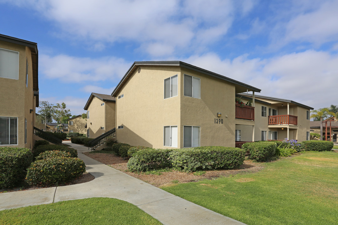 Valley Breeze Apartments in San Diego, CA - Foto de edificio