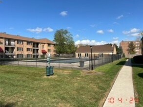 1750 Fayette Walk in Hoffman Estates, IL - Building Photo - Building Photo