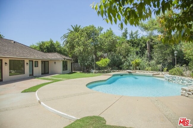 property at 17965 Seabreeze Dr