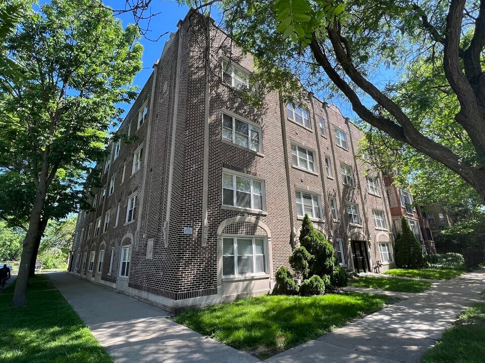 2122 W Arthur Ave in Chicago, IL - Foto de edificio