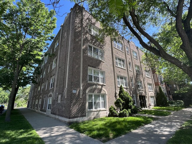 property at 2122 W Arthur Ave