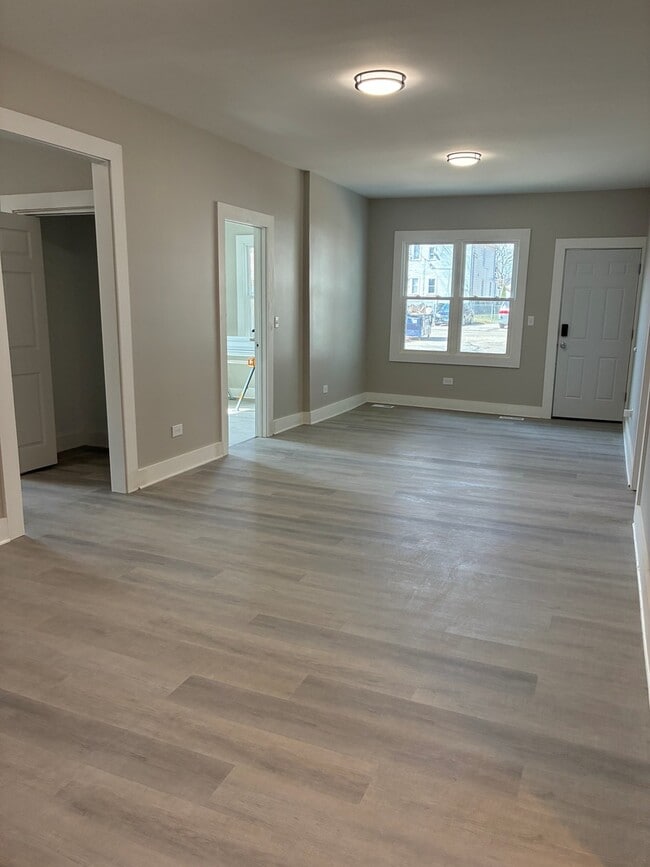 1542 Victoria Ave in North Chicago, IL - Building Photo - Building Photo