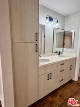 7660 Beverly Blvd in Los Angeles, CA - Foto de edificio - Building Photo