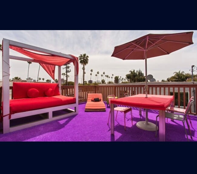 8665 Clifton Way in Beverly Hills, CA - Building Photo - Building Photo