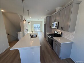 23614 Parkview Ln in Farmington Hills, MI - Building Photo - Building Photo