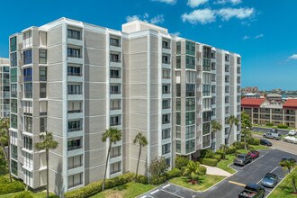 Clearwater Point in Clearwater, FL - Foto de edificio - Building Photo