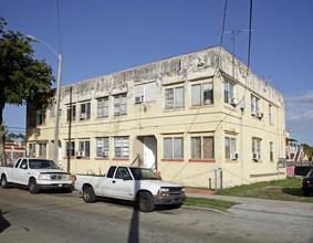 1469-1477 SW 5th St in Miami, FL - Building Photo - Building Photo