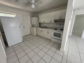 2632 NW 18th Ter, Unit 2638 in Oakland Park, FL - Building Photo - Building Photo