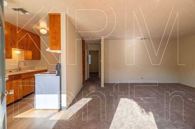 2174 Lucerne Ave in Stockton, CA - Building Photo - Building Photo