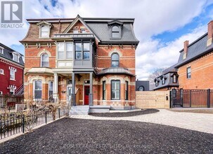 34 Beaconsfield Ave in Toronto, ON - Building Photo - Building Photo