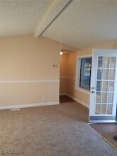 5583 Hobble Creek Dr in Las Vegas, NV - Building Photo - Building Photo