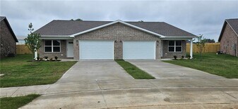 627 NW 68th Ave in Bentonville, AR - Building Photo