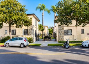 3300 Castle Heights Ave in Los Angeles, CA - Building Photo - Building Photo
