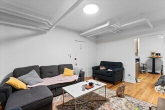 652 W Oakdale Ave in Chicago, IL - Building Photo - Building Photo
