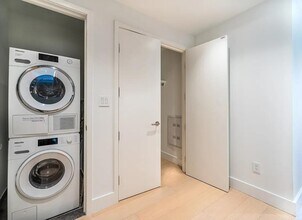 208 Delancey St in New York, NY - Building Photo - Building Photo