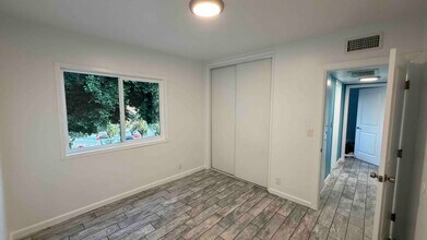 903 New Depot St, Unit 10 in Los Angeles, CA - Building Photo - Building Photo